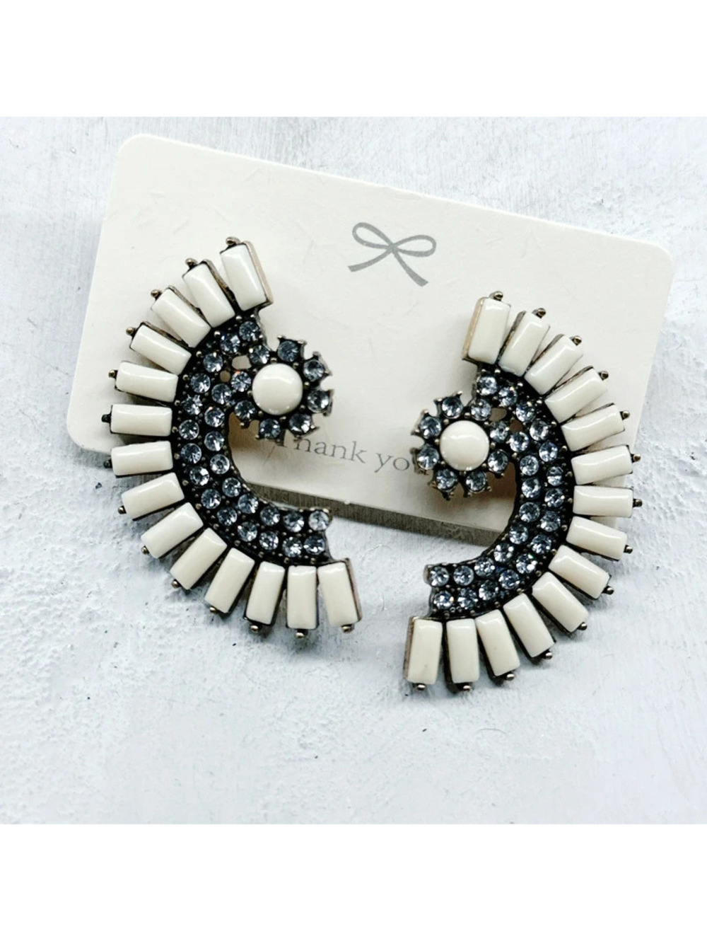 7377gc. Cream Bronze Earrings
